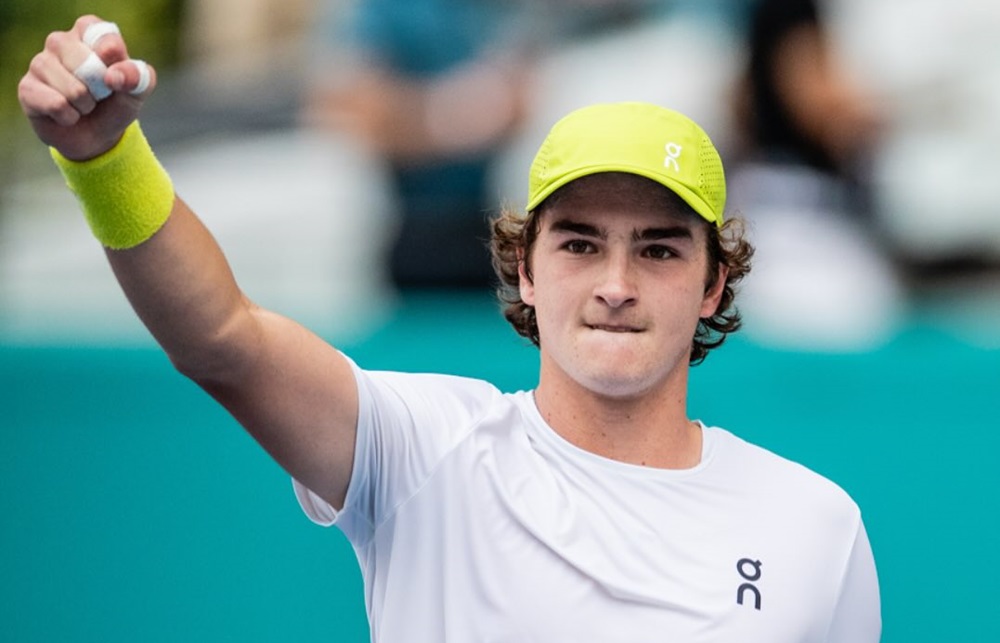 João Fonseca avança às quartas do ATP 500 da Basileia após desistência de Jakub Mensik