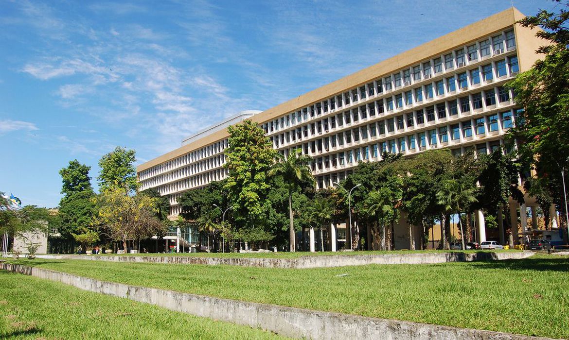 Escolas e universidades voltam ao expediente regular no Rio