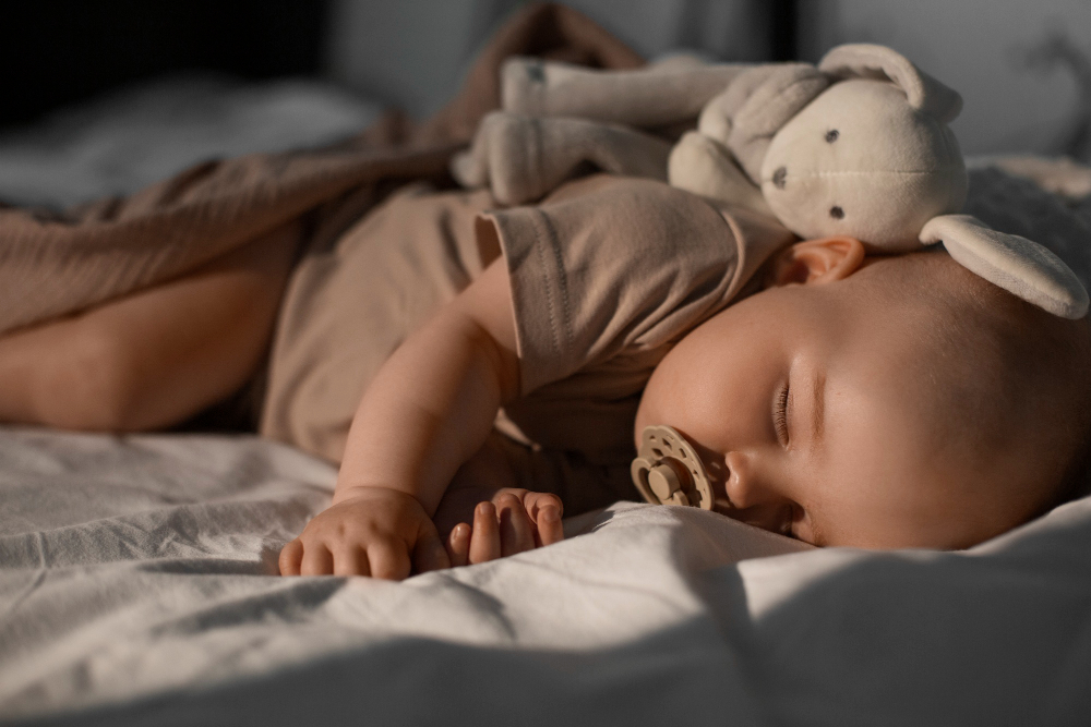 Dormir no mesmo quarto, sim; na mesma cama, não: orientações para seu bebê