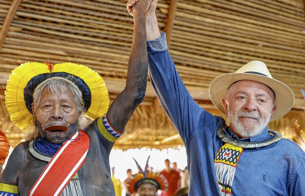 Cacique Raoni afirma que vai ‘puxar a orelha’ de Lula por exploração de petróleo
