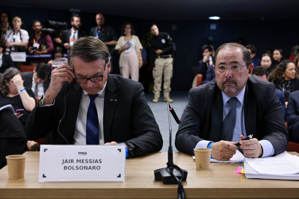 Defesa de Bolsonaro apresenta embargos infringentes para reverter condenação por tentativa de golpe