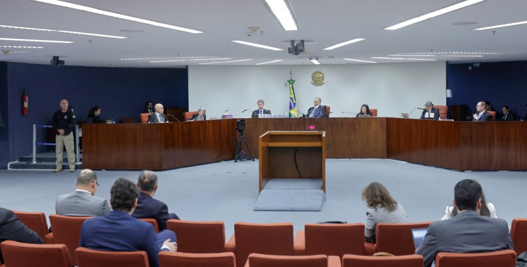 Por unanimidade, STF nega recurso e mantém condenação de Bolsonaro