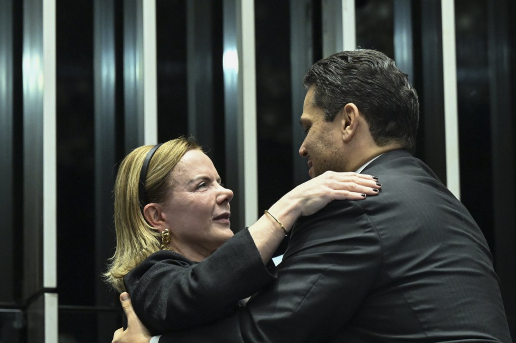 Gleisi reage a Alcolumbre e nega negociação de cargos em meio à crise com o Congresso