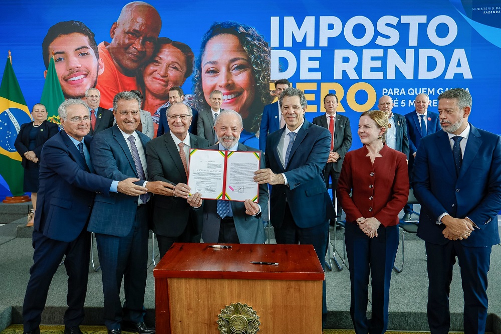 Lula sanciona isenção de IR para quem ganha até R$ 5 mil