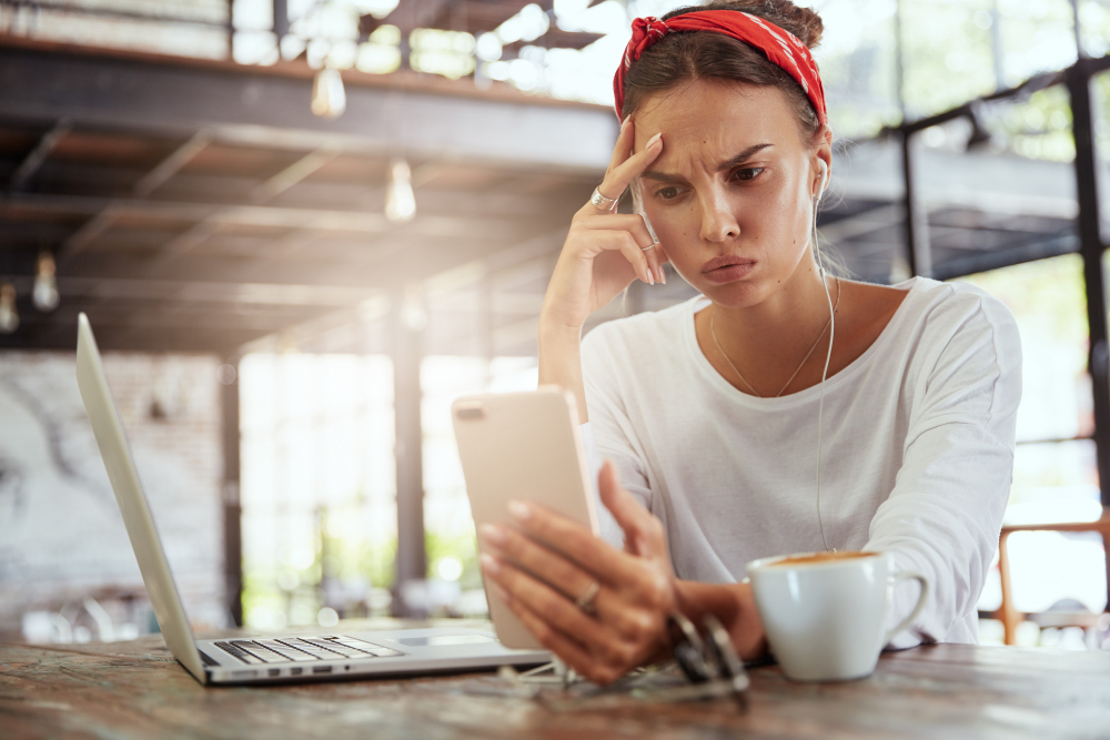 Tela demais bagunça a fome: como o excesso de cliques afeta corpo e mente