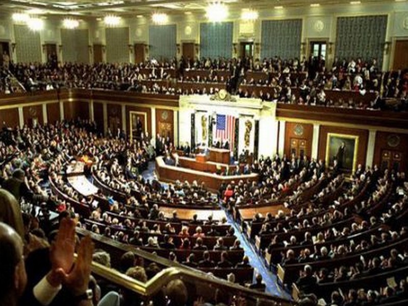 Democratas superam republicanos em arrecadação antes das eleições do Congresso