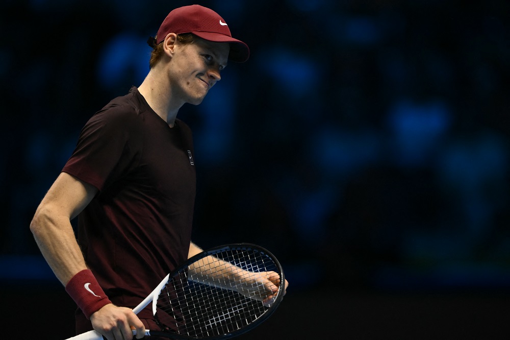 Sinner bate Zverev, avança à semi do ATP Finals e mantém sonho de fechar ano no topo do ranking