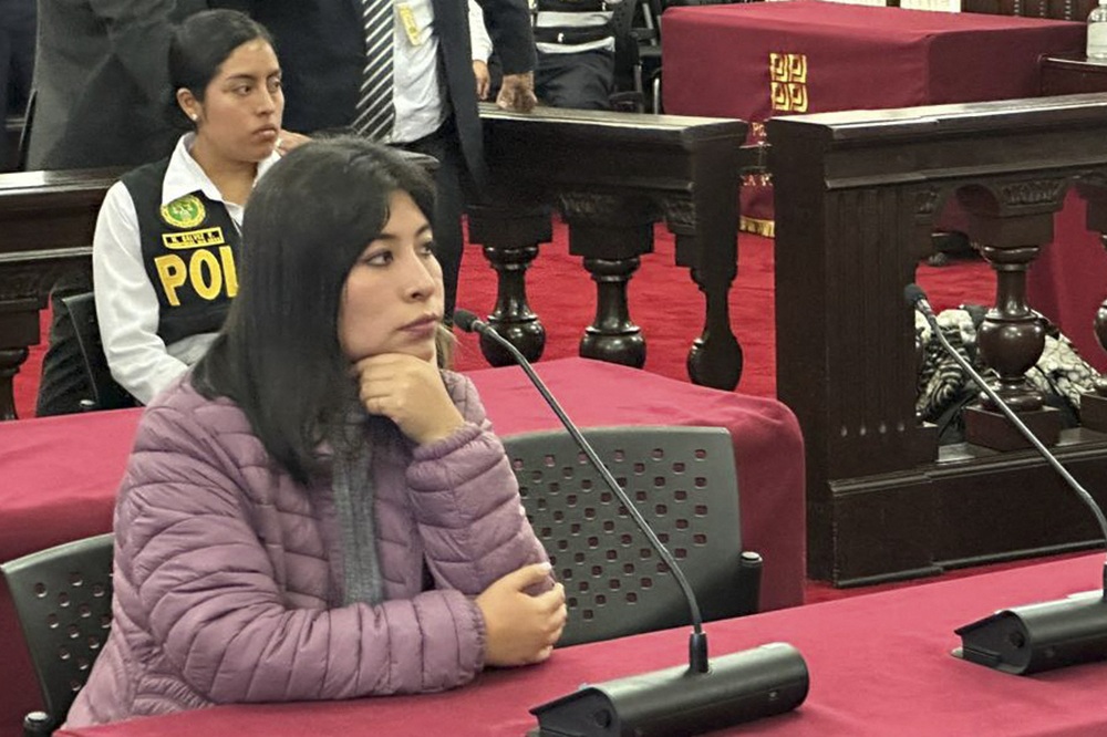 Peru expede ordem internacional para prender ex-primeira-ministra