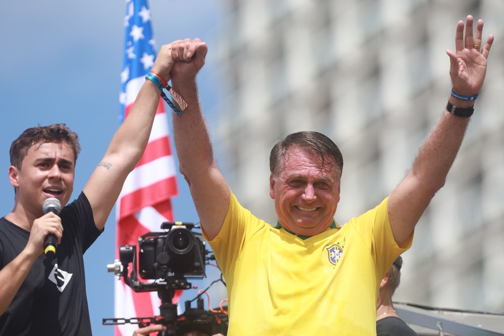 Nikolas diz que Moraes quer a morte de Bolsonaro e relata piora na saúde do ex-presidente