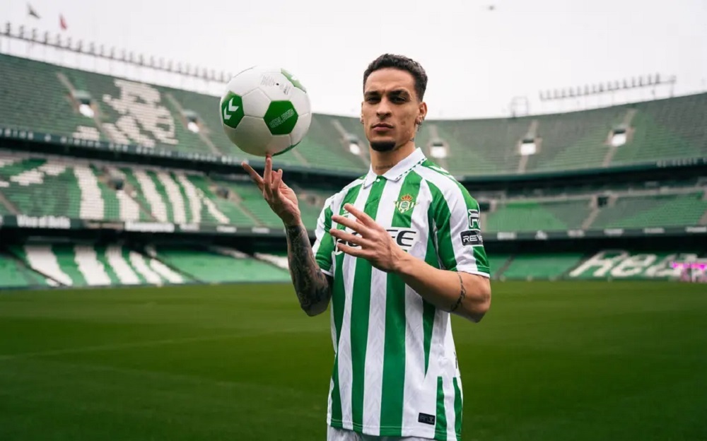 O atacante Antony, do Betis
