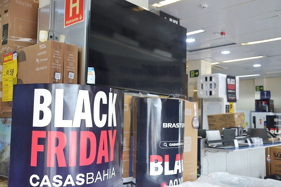 Movimentação de consumidores nas lojas da cidade de Salvador