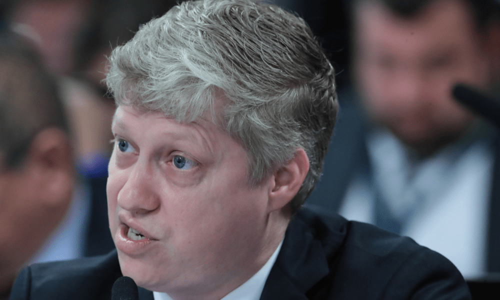 Deputado Marcel van Hattem (Novo-RS) é o relator do projeto que isenta turistas da Austrália, do Canadá e dos EUA da necessidade de visto para entrar no Brasil