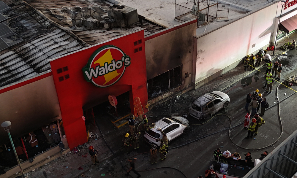 Incêndio de grandes proporções em uma loja de departamentos no centro de Hermosillo, no México, causa a morte de pelo menos 23 pessoas
