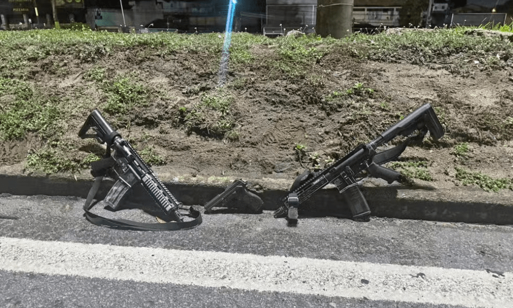 Fuzis e pistola foram apreendidos durante operação na Vila Kennedy