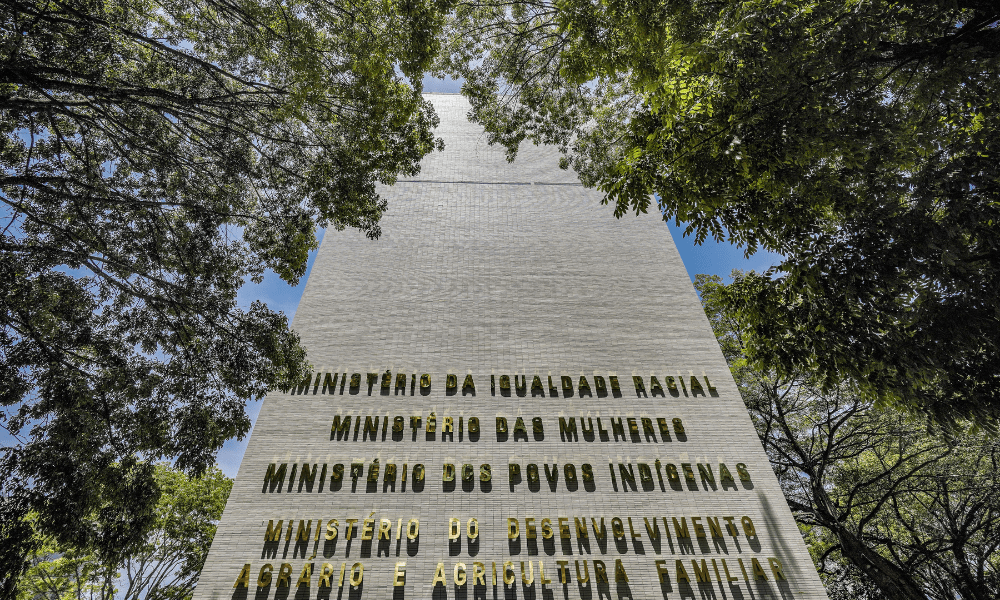 Explosão no Ministério da Igualdade Racial deixa vítima em estado grave