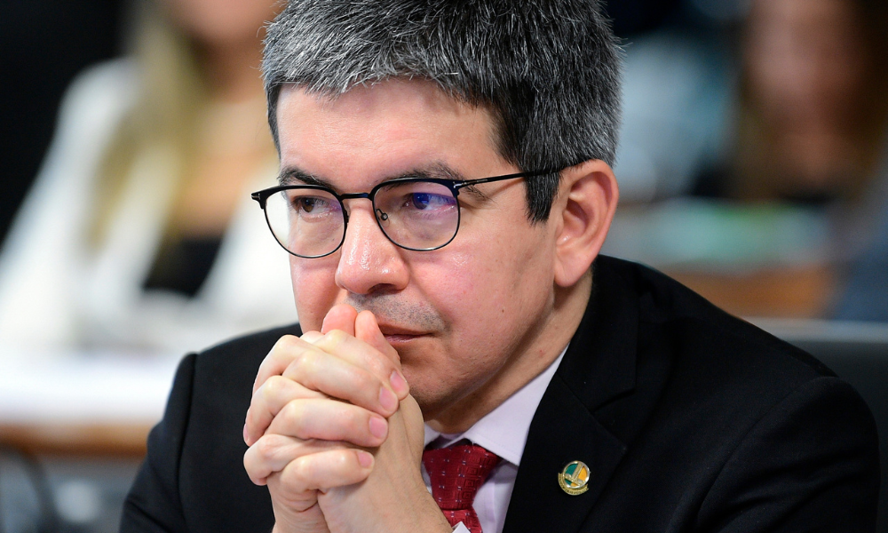 Há 16 anos no Senado, Randolfe Rodrigues tenta novo mandato pelo Amapá