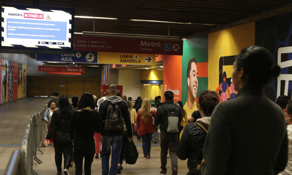 A concessionária ViaQuatro, que opera a Linha 4-Amarela do Metrô de São Paulo, informou que a falha que causou transtorno à população na manhã desta terça-feira (21) foi solucionada às 11h30. A concessionária ViaQuatro, que opera a Linha 4-Amarela do Metrô de São Paulo, informou que a falha que causou transtorno à população na manhã desta terça-feira (21) foi solucionada às 11h30.