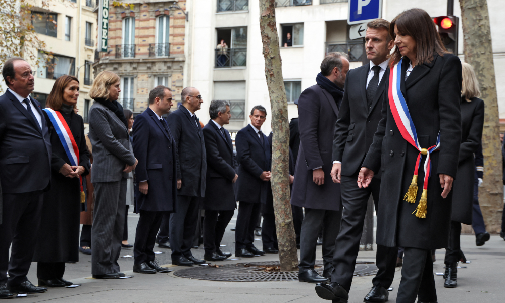 A ‘dor permanece’, diz Macron 10 anos após os atentados de Paris