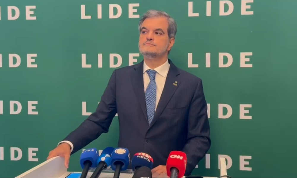 Embaixador do Brasil na Itália prevê decisão ‘em poucos meses’ sobre extradição de Carla Zambelli