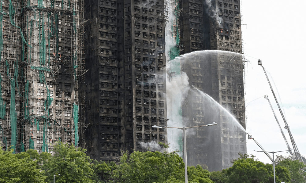 Número de mortos no incêndio em Hong Kong sobe para 146