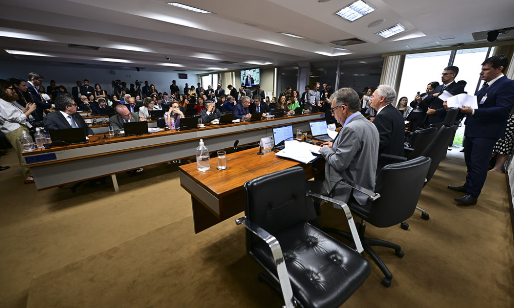 CAE - Comissão de Assuntos Econômicos Comissão de Assuntos Econômicos (CAE) realiza reunião deliberativa para decidir sobre a isenção do imposto de renda para quem ganha até R$ 5 mil (PL 1.087/2025). Também está em pauta o aumento da participação do governo na arrecadação líquida das apostas de quota fixa, as chamadas bets (PL 5.473/2025).
