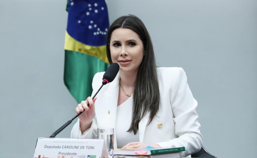Em meio a racha da direita em SC, Carol de Toni manifesta apoio a Bolsonaro
