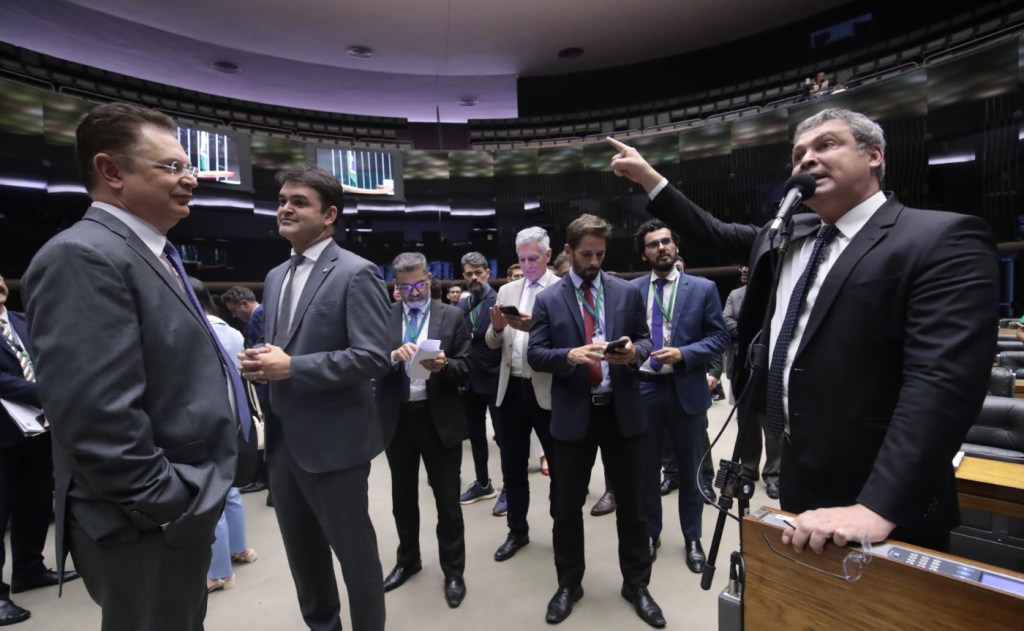 Governistas reclamam que versão aprovada do PL Antifacção dificultará ações da PF