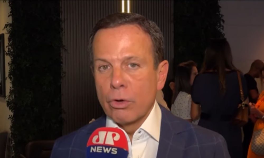 Doria vai anunciar apoio a Flávio Bolsonaro nas redes sociais nesta sexta