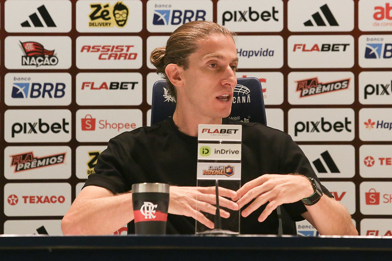 Filipe Luís comenta atuação da dupla Jorginho e Saúl: ‘Bem entrosados’