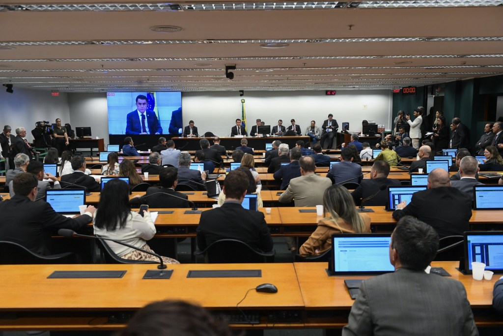 Relator prevê LDO em dezembro, após aprovação de corte dos incentivos tributários