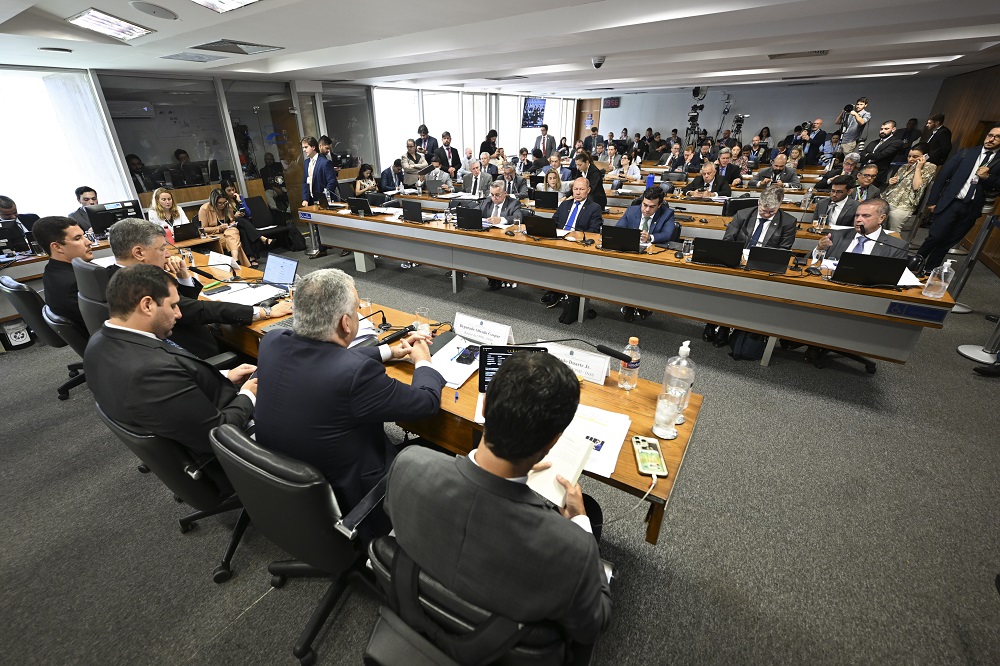 CPMI do INSS aprova convocações de Zema e Vorcaro, mas rejeita as de Messias e Lulinha