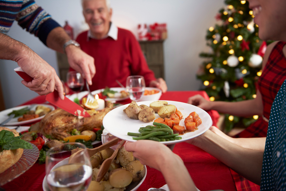 Entenda por que as pessoas engordam após as festas de fim de ano e saiba como evitar