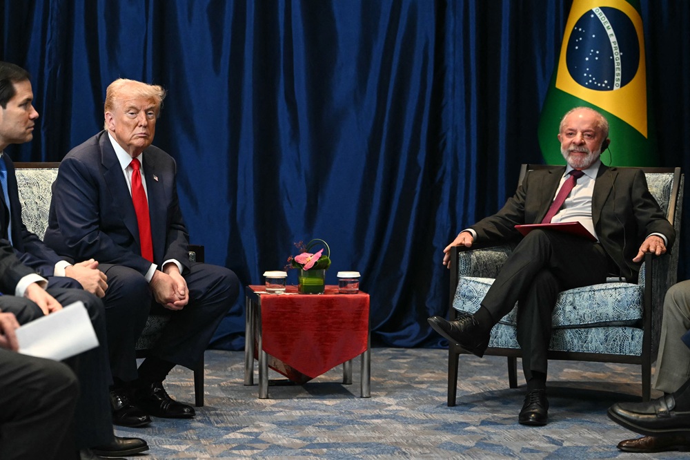 Negociação para fim de tarifas dos EUA depende de ofertas estratégicas do Brasil