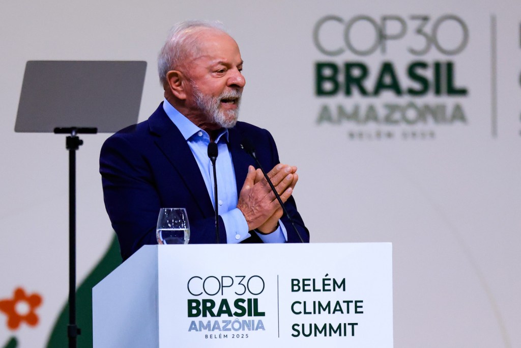 O plano de Lula para iniciar a saída dos combustíveis fósseis