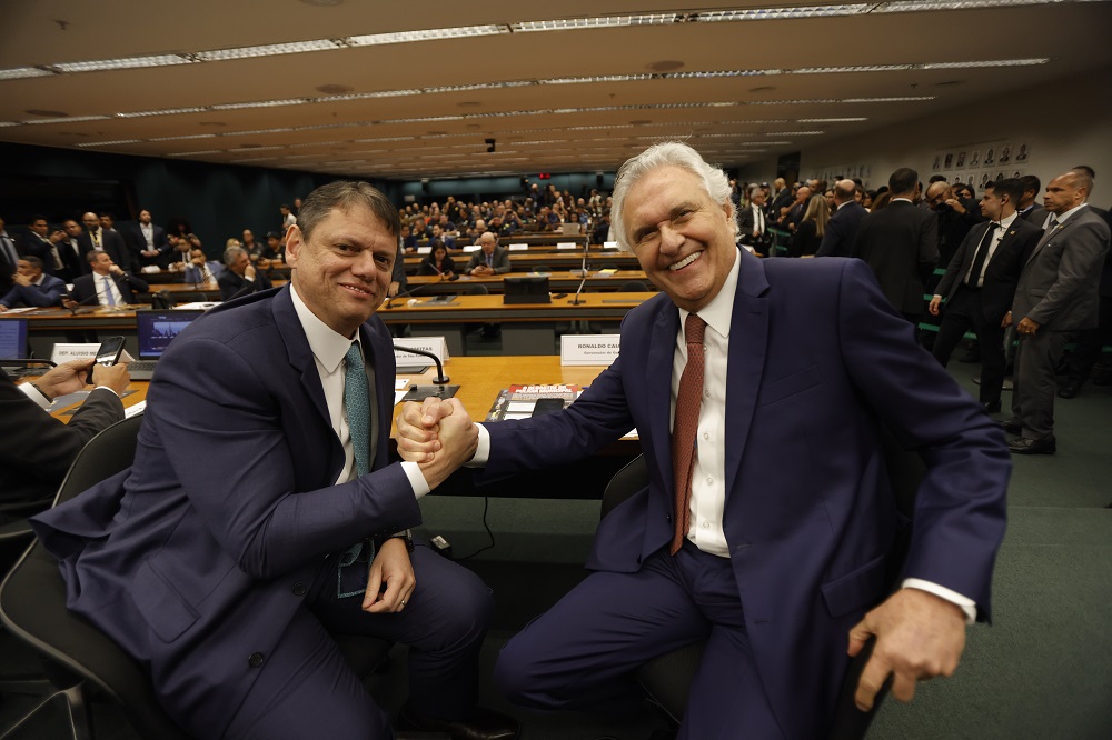 'Carcísio': Flávio não vê ameaça em tentativa de voto casado entre Tarcísio e Caiado