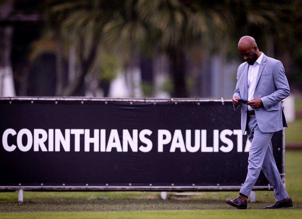 Corinthians anuncia saída de Fabinho Soldado do cargo de diretor de futebol