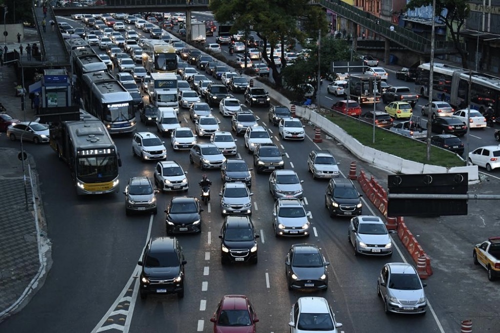 Carro brasileiro emite menos carbono que elétrico chinês, diz estudo
