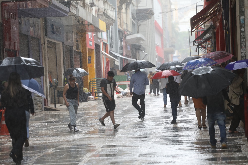 Tempestades atingem cinco Estados do país neste fim de semana