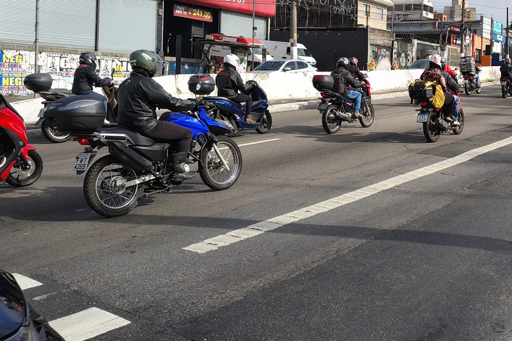 Justiça manda prefeitura liberar serviço de mototáxi da Uber em São Paulo