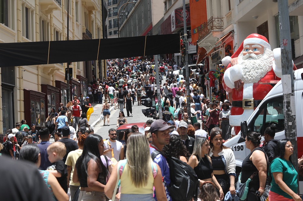 PM intensifica policiamento no centro de SP durante período de compras