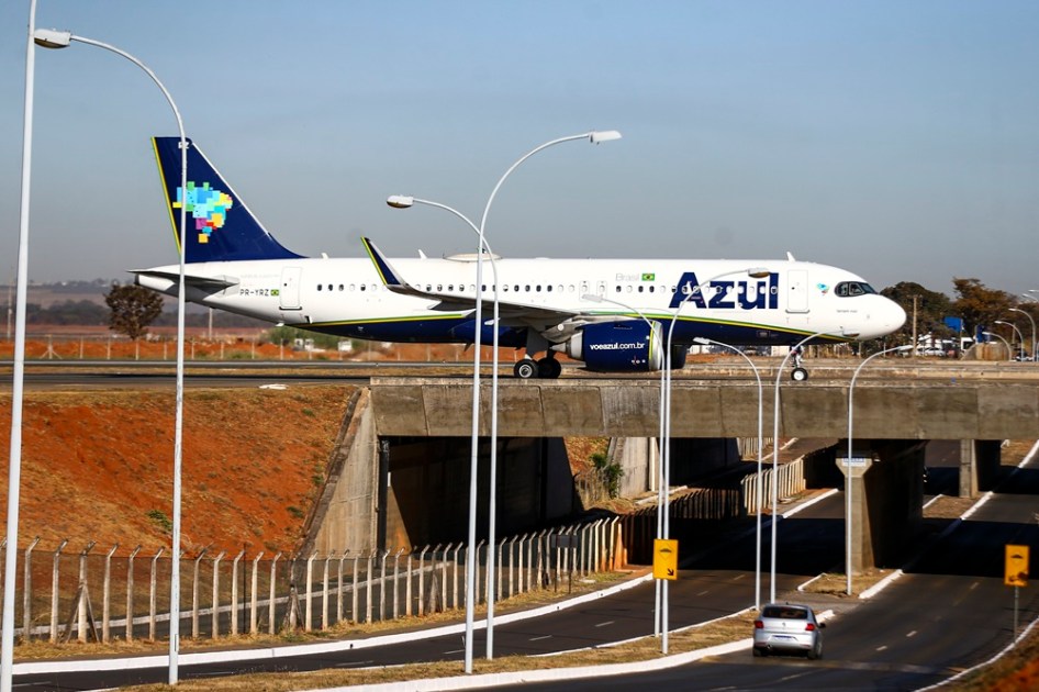 Movimentação de aviões comerciais no aeroporto de Brasília