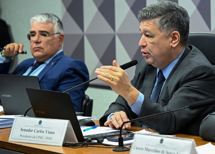 Os senadores Eduardo Girão (Novo-CE) e Carlos Viana (Podemos-MG) na CPMI do INSS