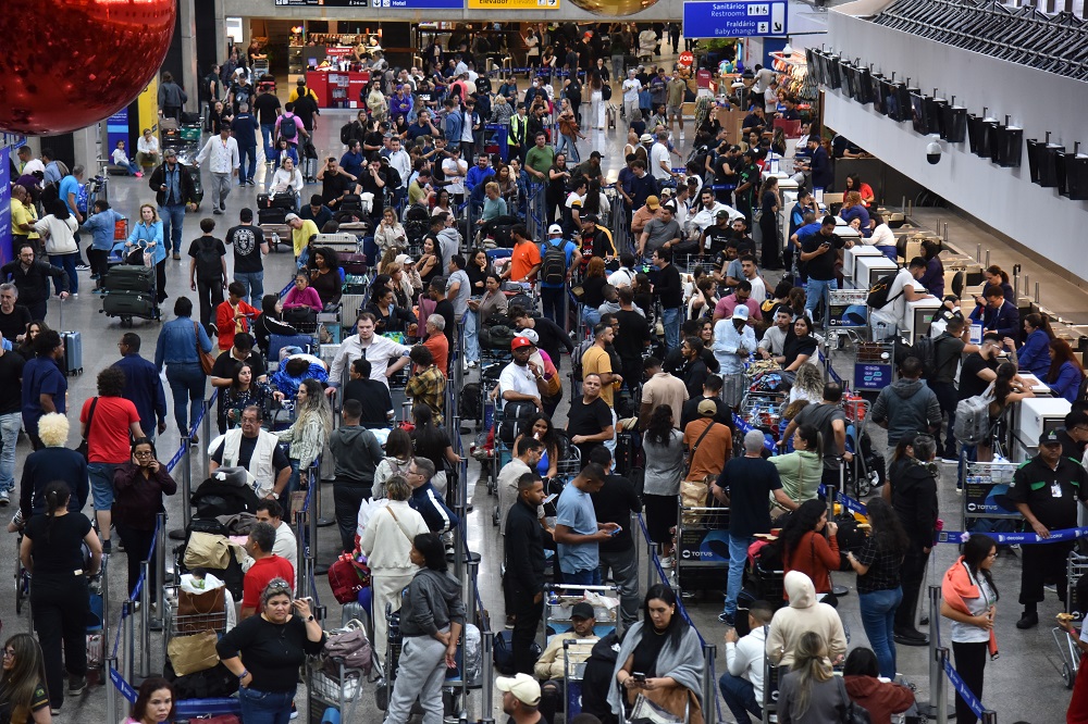 Vendaval histórico provoca caos em aeroportos e mais de 300 voos cancelados em SP