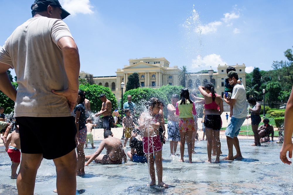 Forte calor e alto consumo deixam bairros de SP sem água