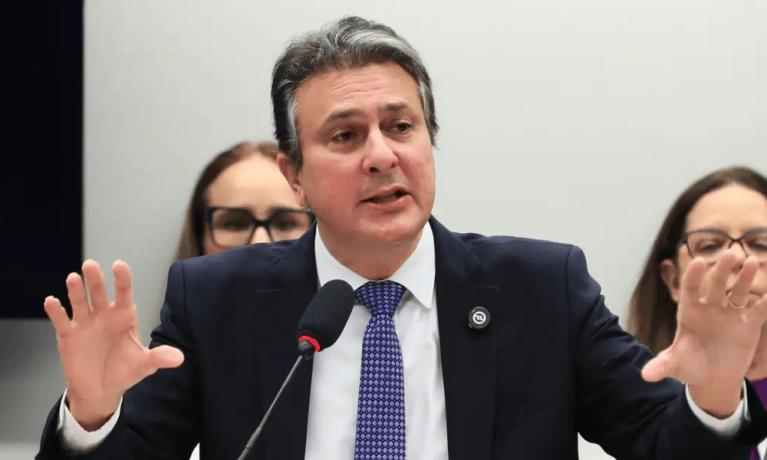 O ministro da Educação, Camilo Santana