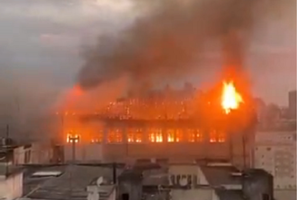 Veja vídeos do incêndio em colégio histórico de Santa Maria (RS)