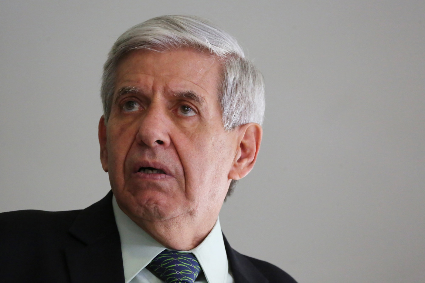 Moraes concede prisão domiciliar a Augusto Heleno e impõe uso de tornozeleira eletrônica