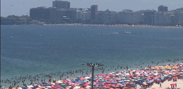 Empresa de avião que caiu em Copacabana será autuada por publicidade irregular, diz prefeitura