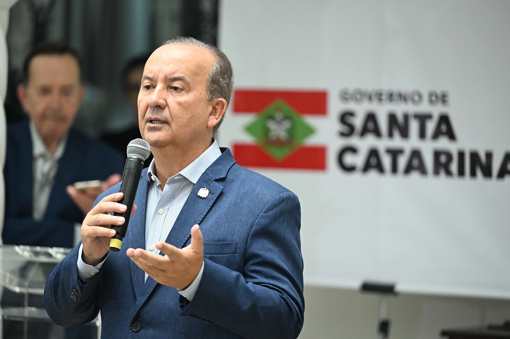 Jorginho convida prefeito do Novo para ser vice e reorganiza direita catarinense para 2026
