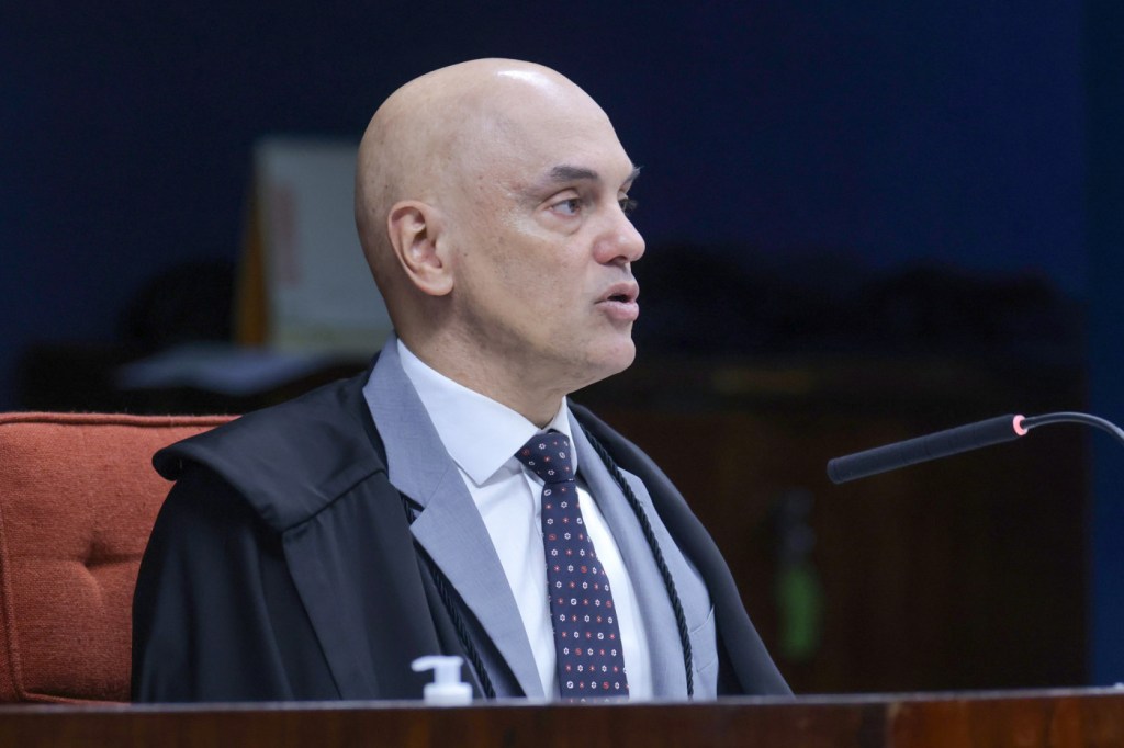 Moraes dá prazo para defesa de Collor explicar desligamento de tornozeleira eletrônica